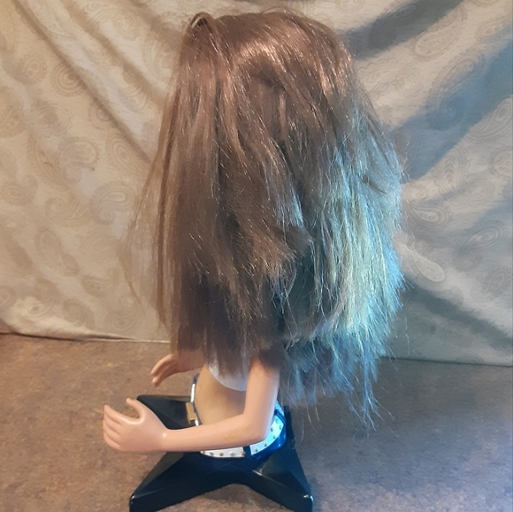 MGA Entertainment Oversized Yasmin Bratz Statue Figure. - Picture 4 of 7